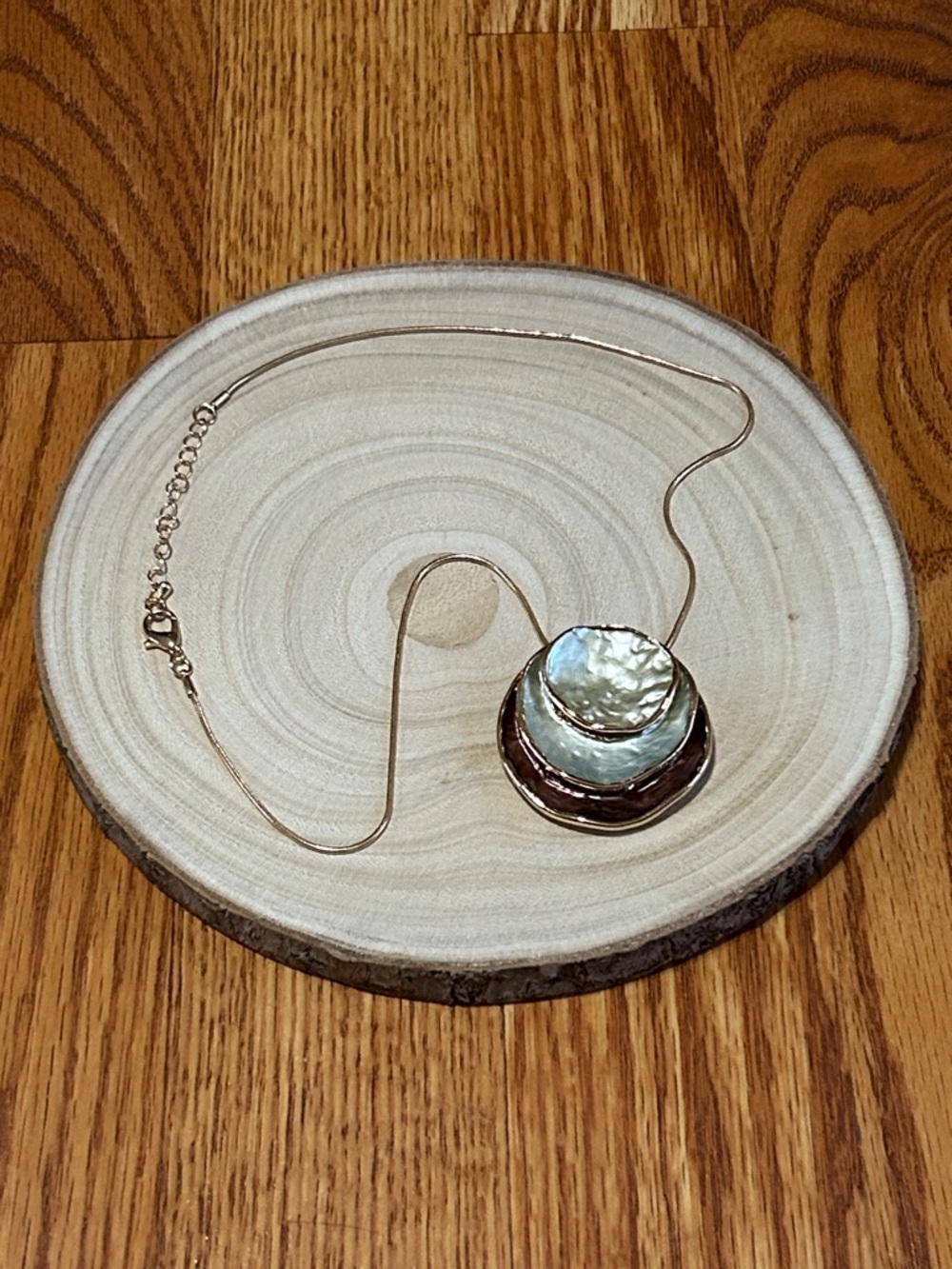 10 inch Gold Chain Lever Clasp Elegant Earth-tones Pendant Necklace